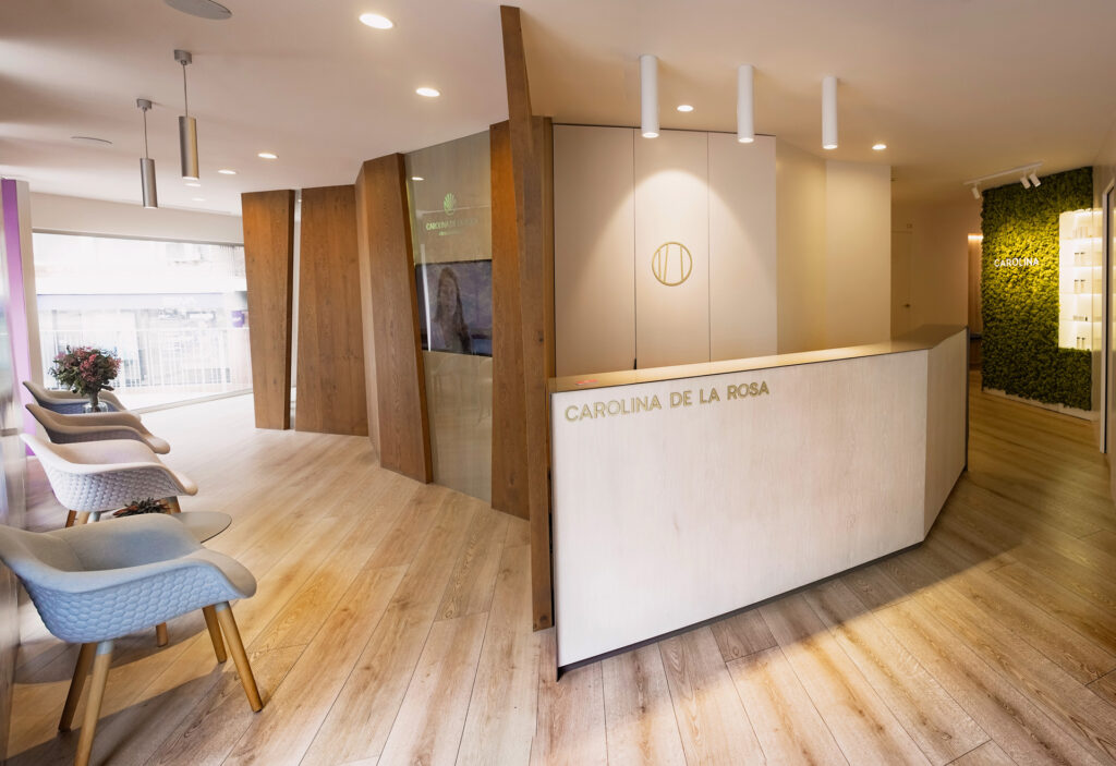 Interior del Centro de Estética Carolina de la Rosa en Barcelona. Especializados en micropigmentación y depilación electrica