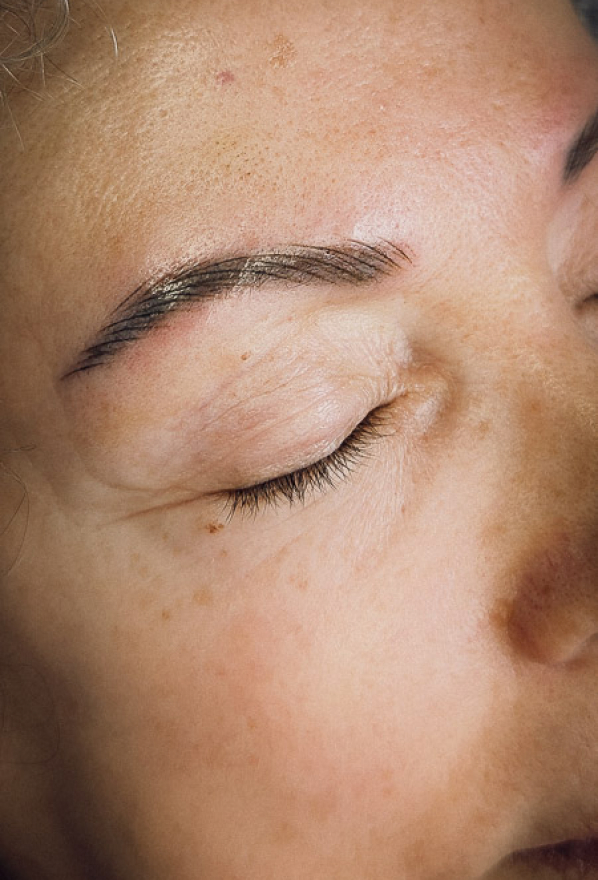 Micropigmentación de cejas en Barcelona | Centros Carolina de la Rosa Detalle ceja